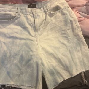 NWOT 7FOR ALL MANKIND LOLA shorts.